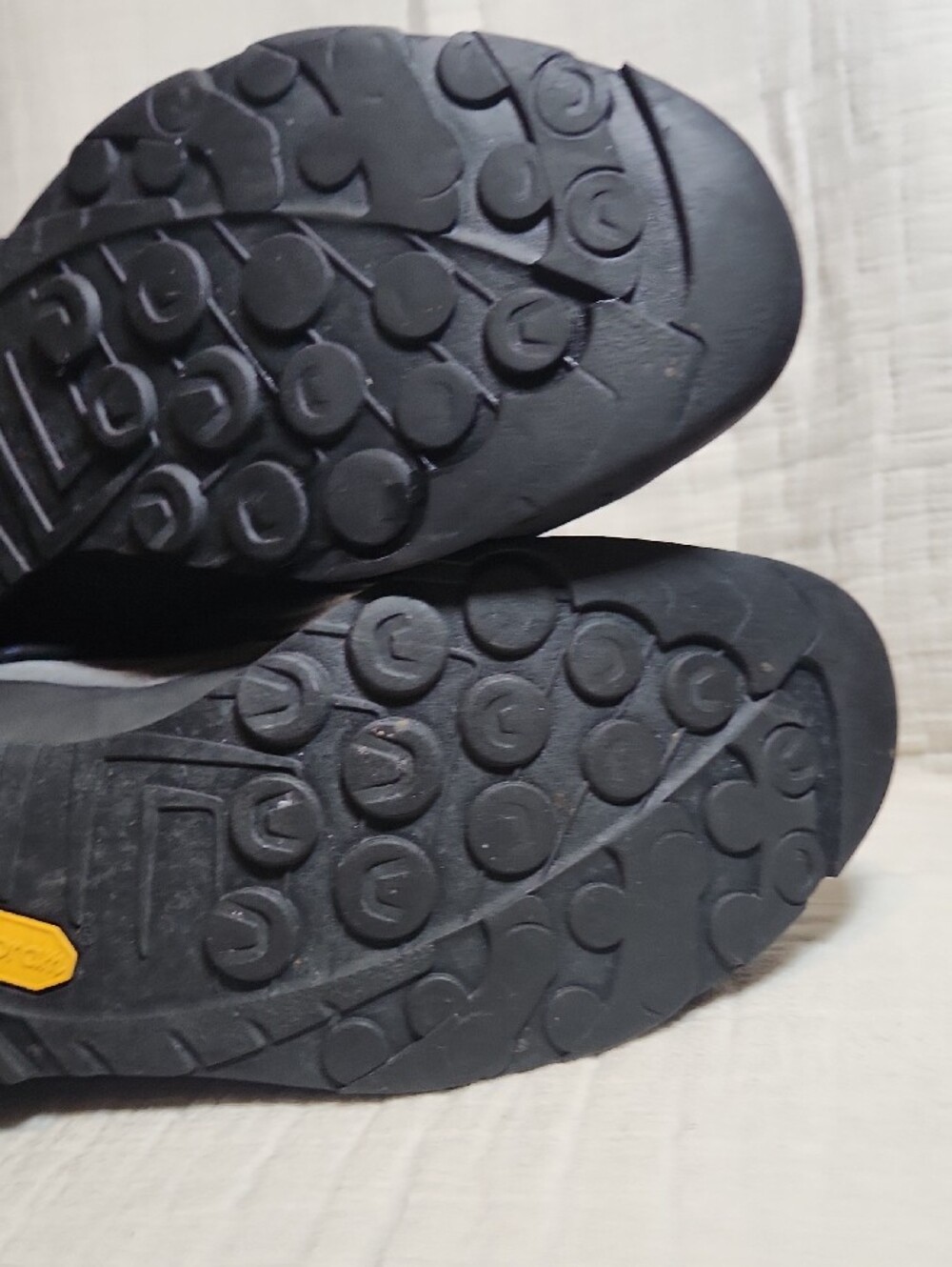 La Sportiva Men’s Gray and Black Approach Shoes - Picture 8 of 10